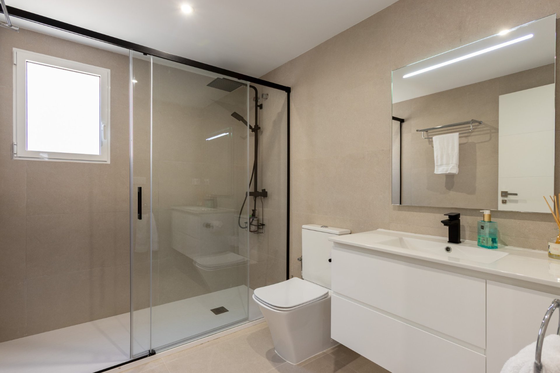 Resale - Villa -
Los Balcones