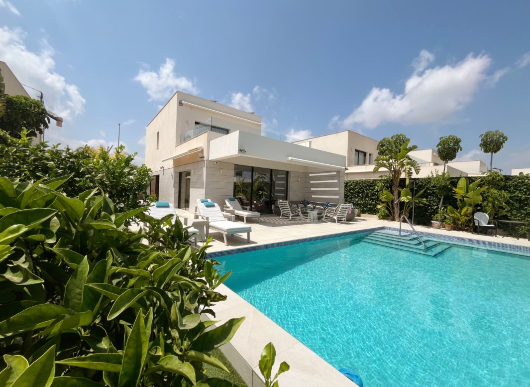 Resale - Villa -
Los Montesinos - La Herrada
