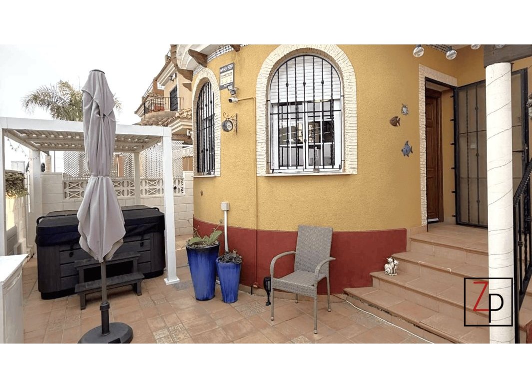 Resale - Villa -
Los Montesinos - La Herrada