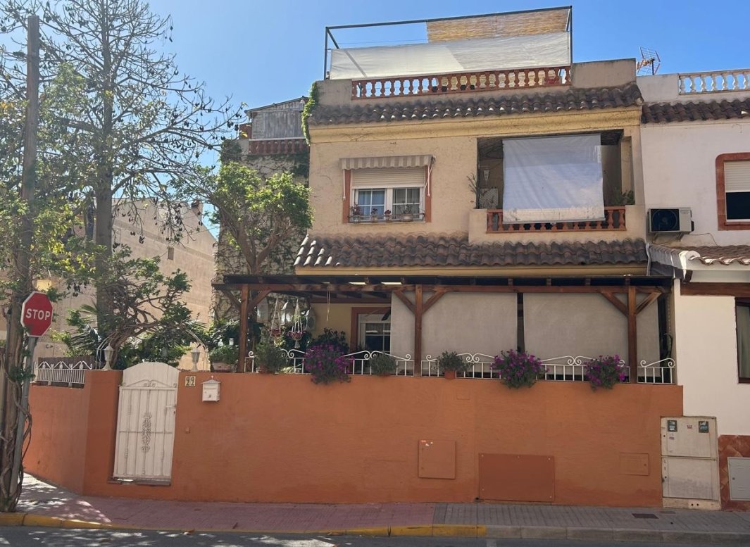 Resale - Villa -
Los Montesinos