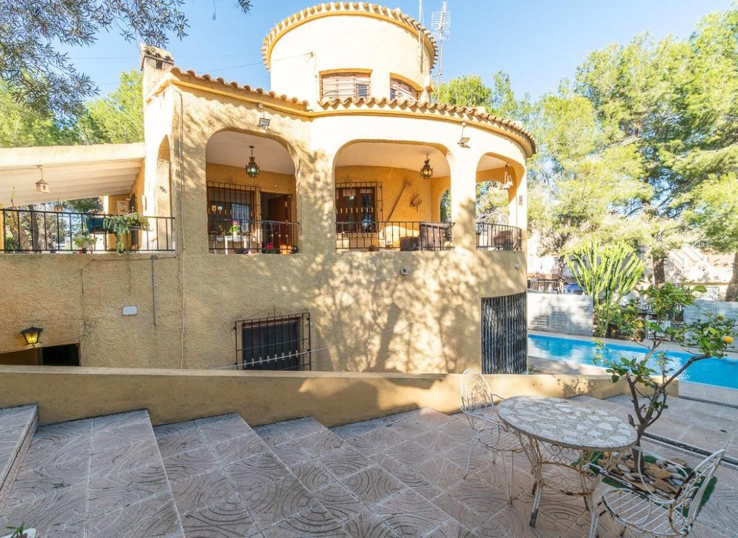 Resale - Villa -
Orihuela Costa - Villamartín