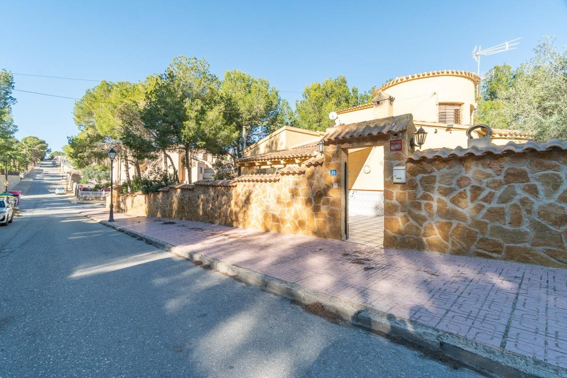 Resale - Villa -
Orihuela Costa - Villamartín