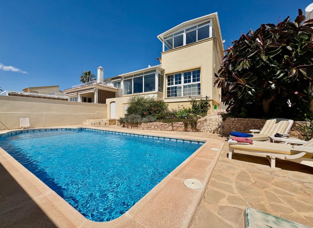 Resale - Villa -
Orihuela Costa - Villamartín
