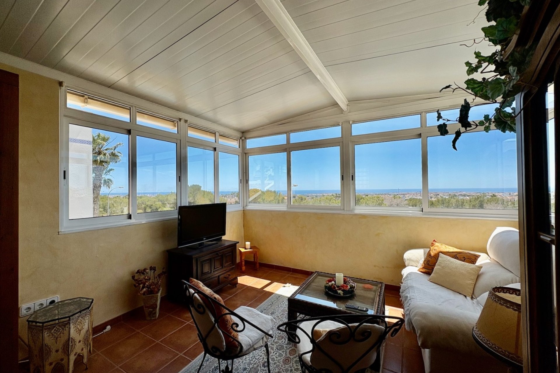 Resale - Villa -
Orihuela Costa - Villamartín