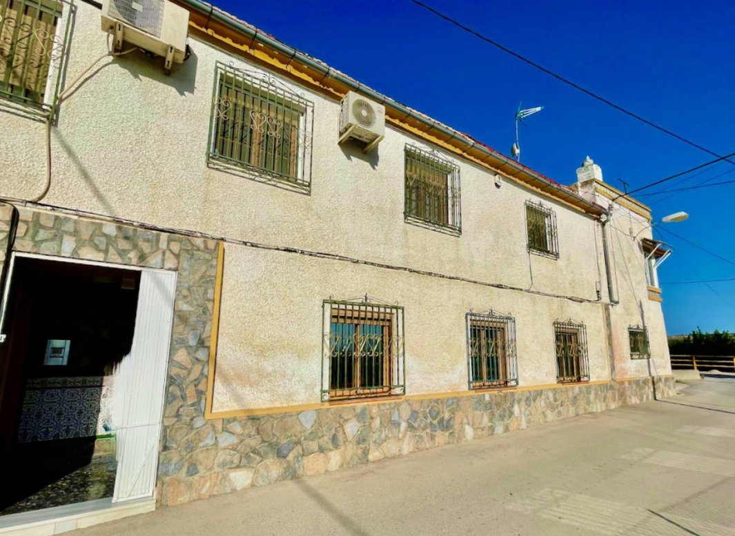 Resale - Villa -
Orihuela