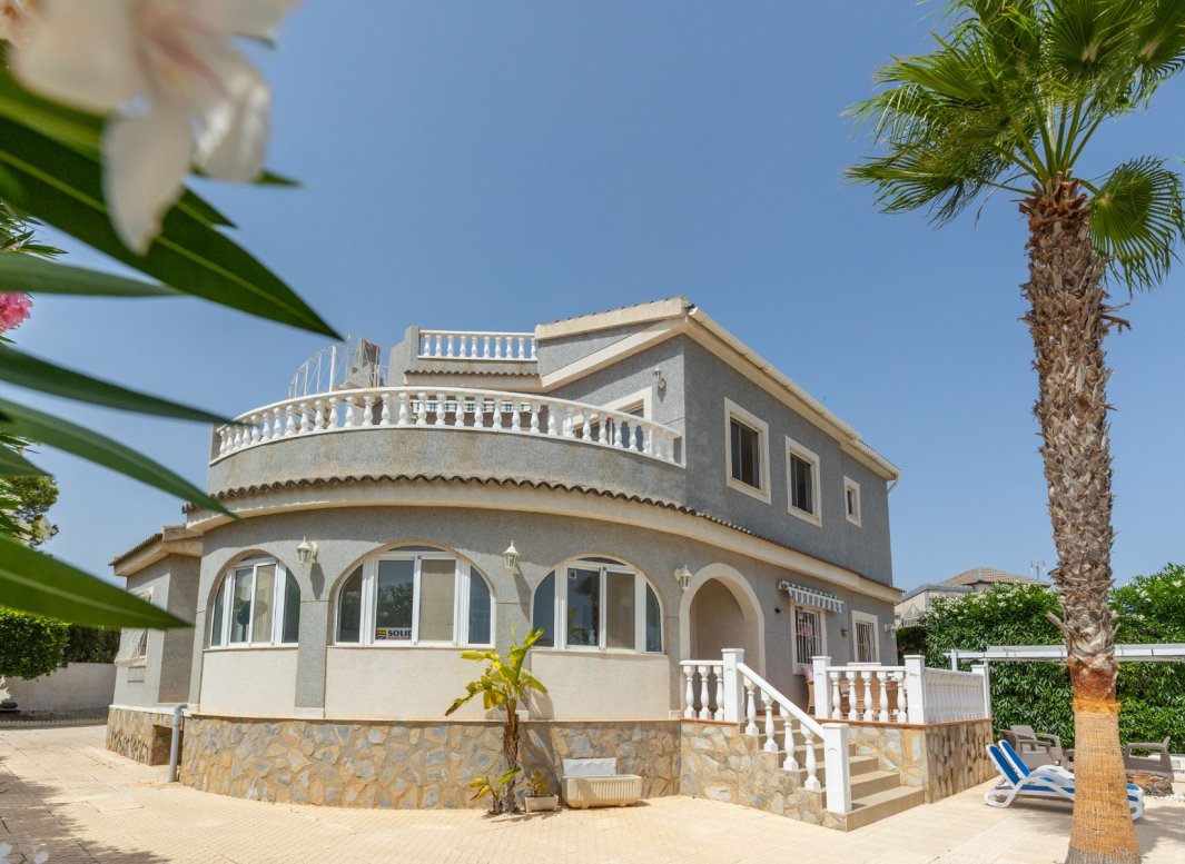 Resale - Villa -
San Fulgencio - La Marina