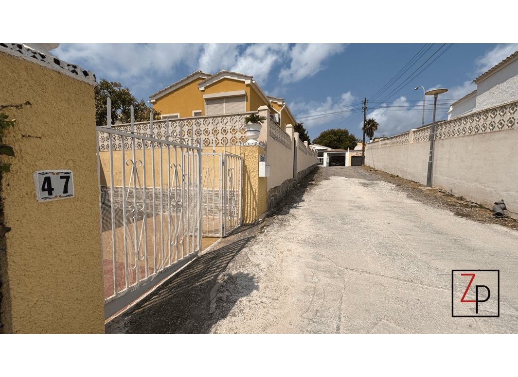 Resale - Villa -
San Fulgencio - urb. La Marina