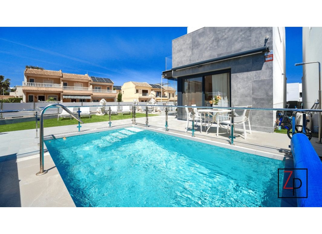 Resale - Villa -
Torrevieja - La Veleta