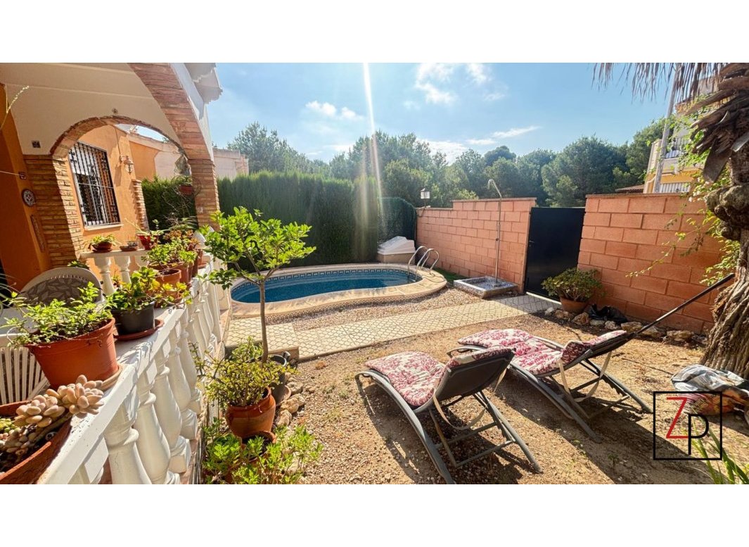 Resale - Villa -
Torrevieja - Lago Jardín II