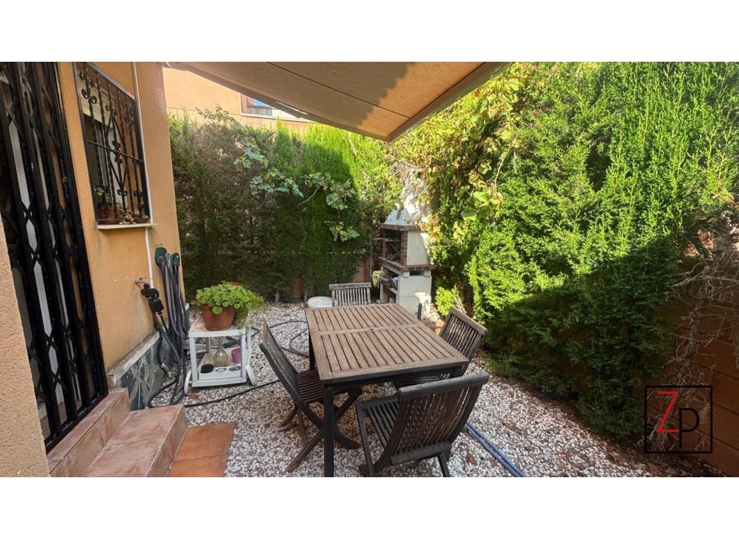 Resale - Villa -
Torrevieja - Lago Jardín II