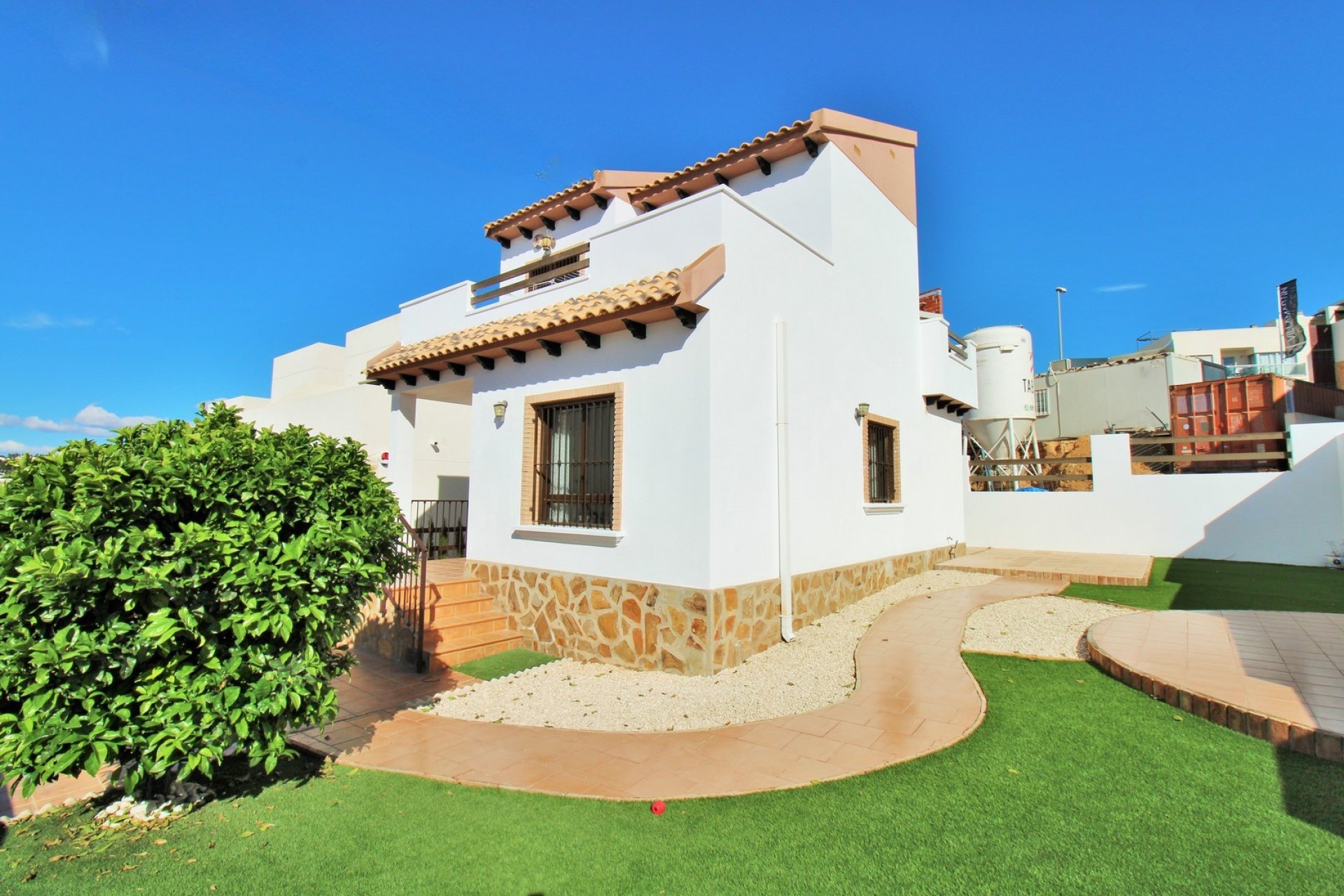Resale - Villa -
Villamartín - PAU 8