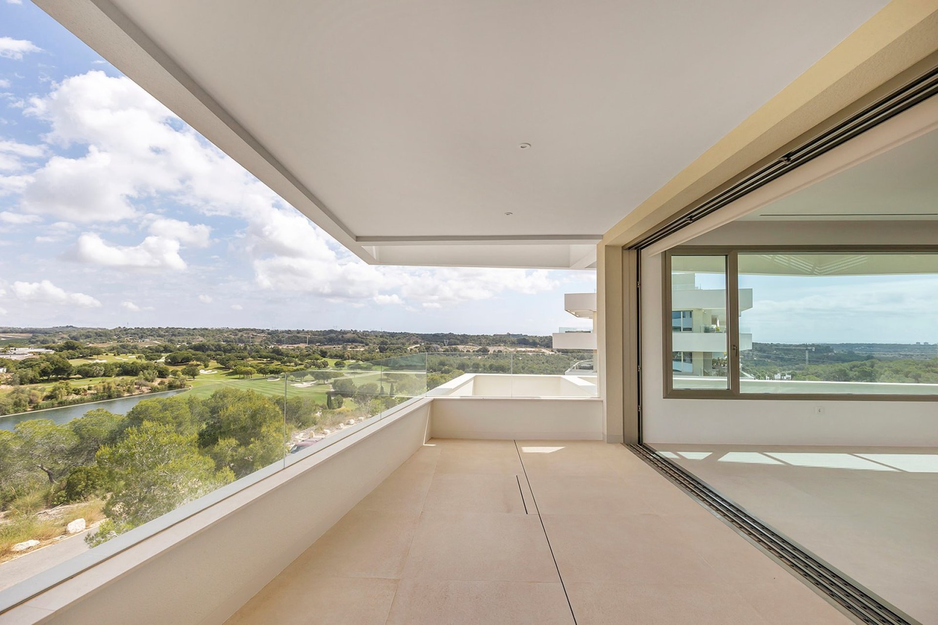 Reventa - Apartamento -
Las Colinas Golf Resort - Las Colinas golf