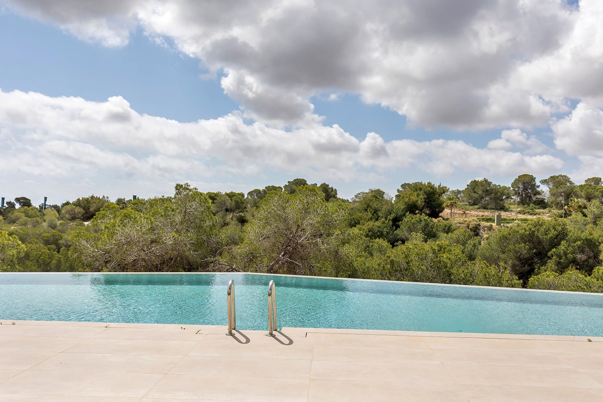 Reventa - Apartamento -
Las Colinas Golf Resort - Las Colinas golf