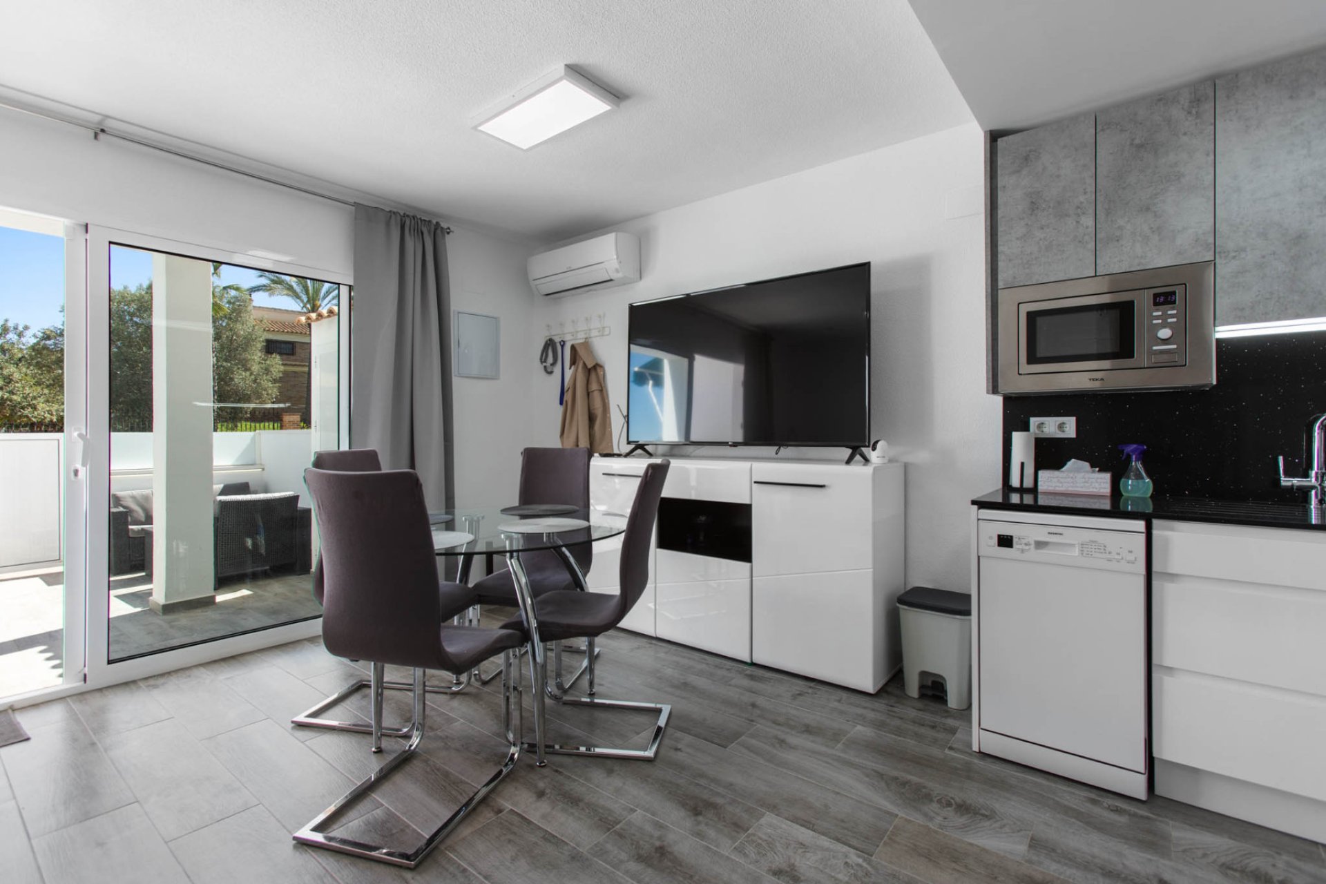 Reventa - Apartamento -
Torrevieja - Lago Jardin
