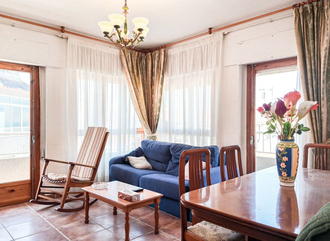 Reventa - Apartamento -
Torrevieja - Playa Los Naufragos