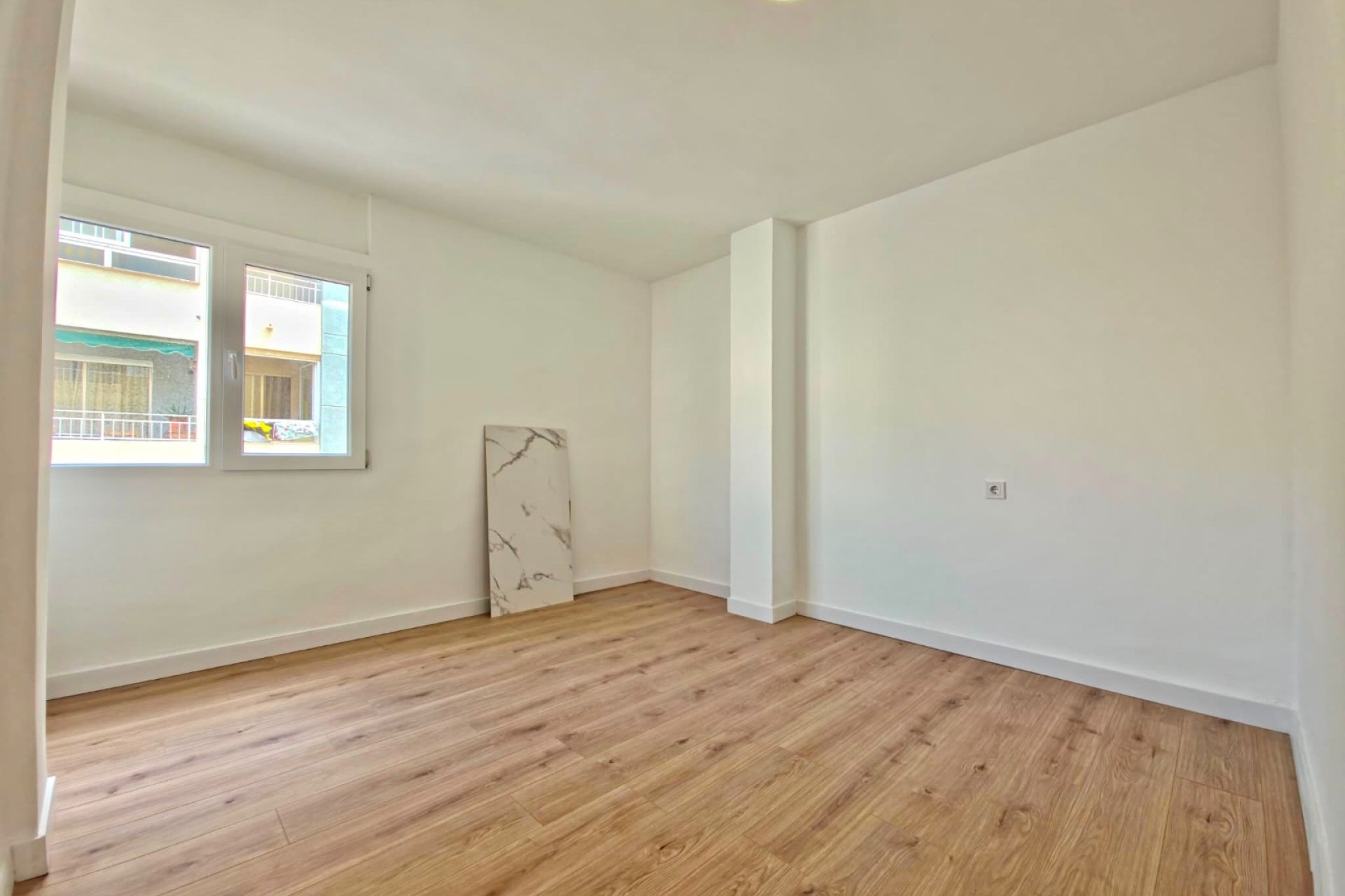 Reventa - Apartamento -
Torrevieja - Playa Los Naufragos