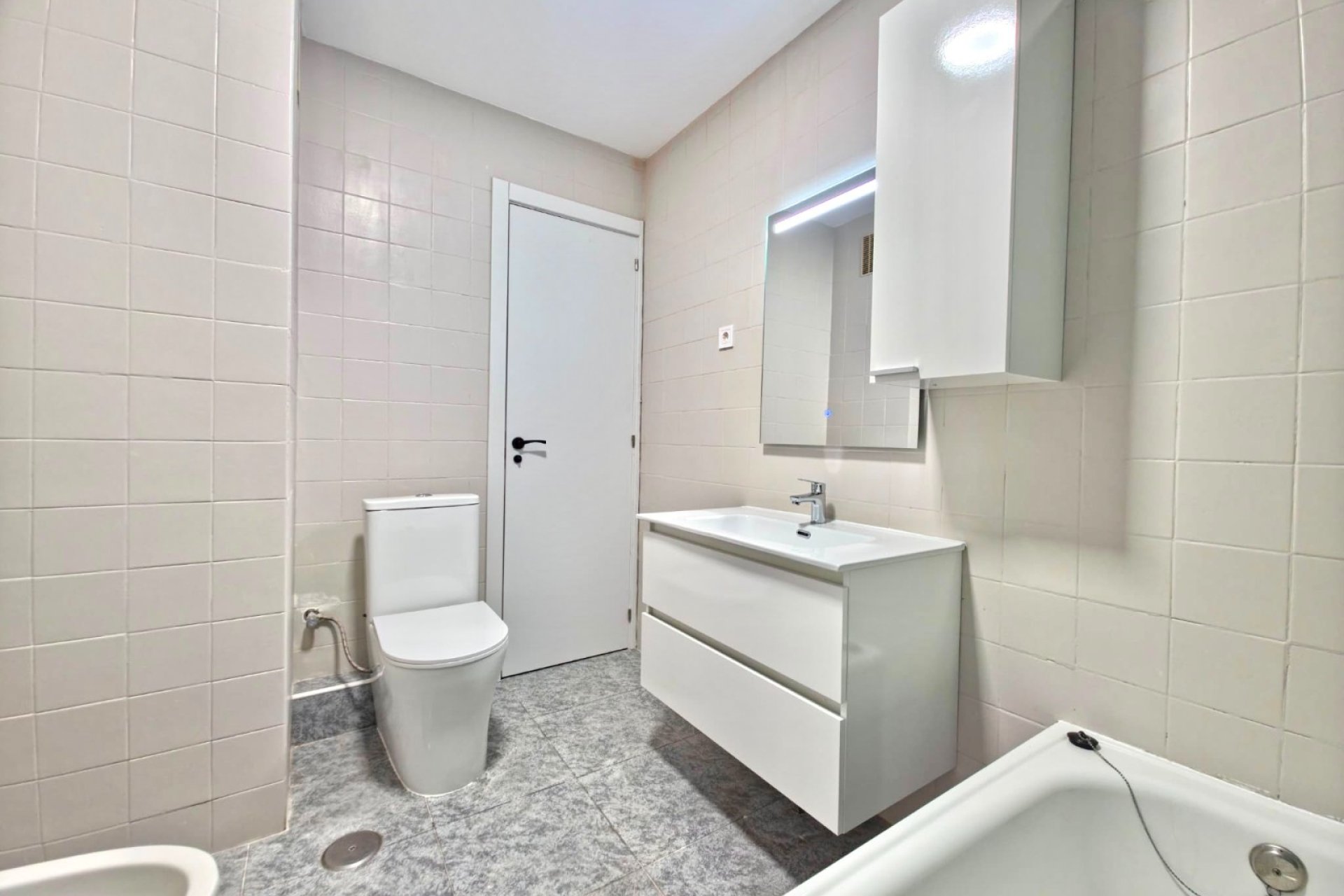Reventa - Apartamento -
Torrevieja - Playa Los Naufragos