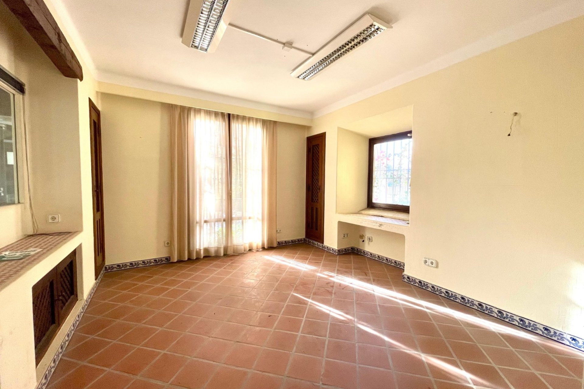 Reventa - Comercial -
Torrevieja - Playa Los Locos