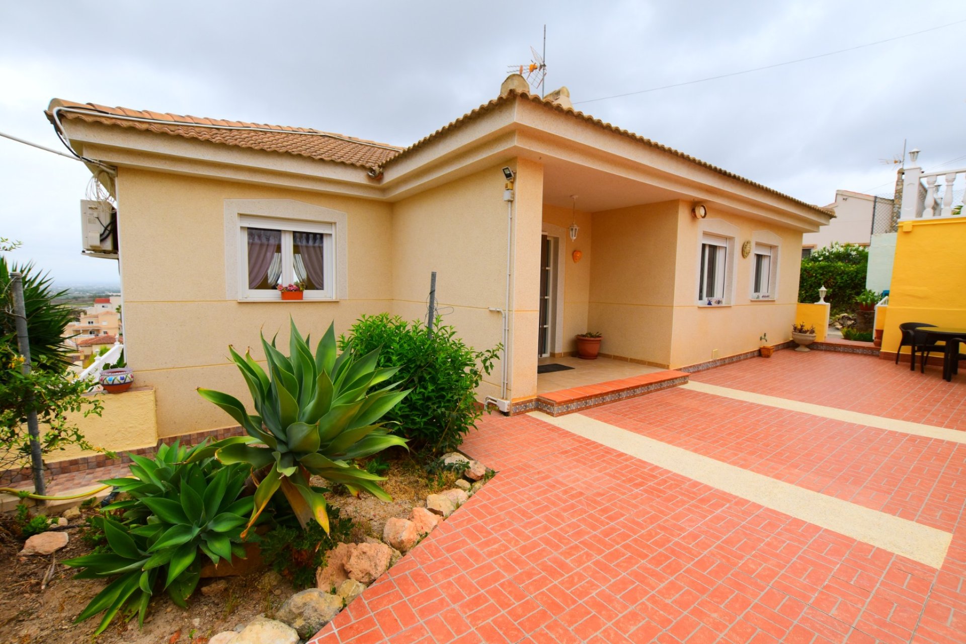 Reventa - Villa -
3409 - Montemar