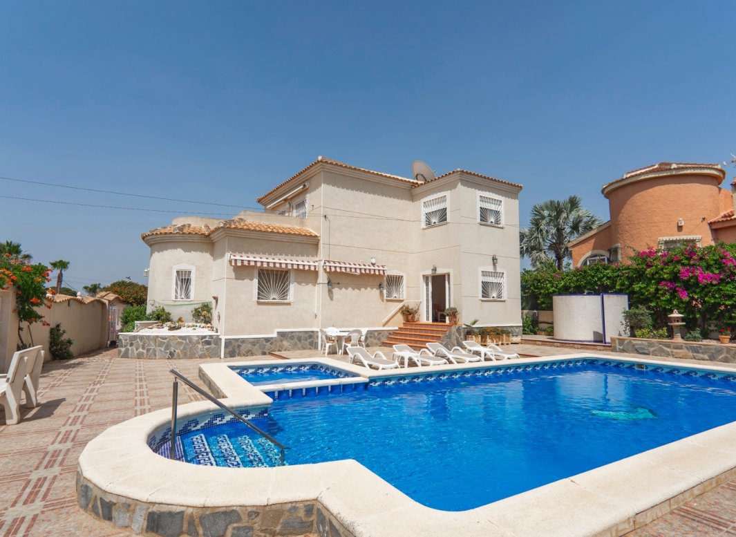 Reventa - Villa -
Ciudad Quesada - Campo De Golf La Marquesa
