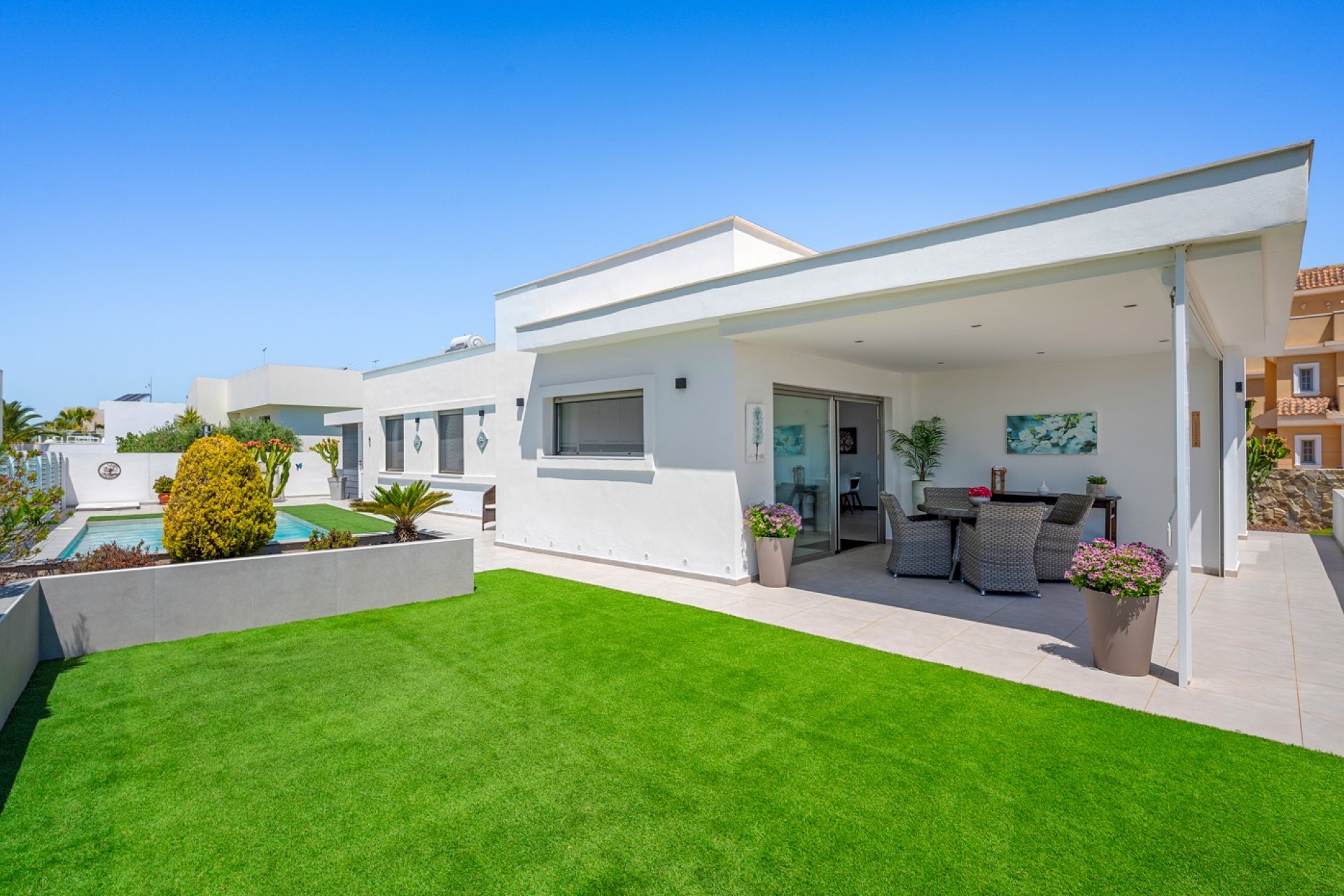 Reventa - Villa -
La Marina