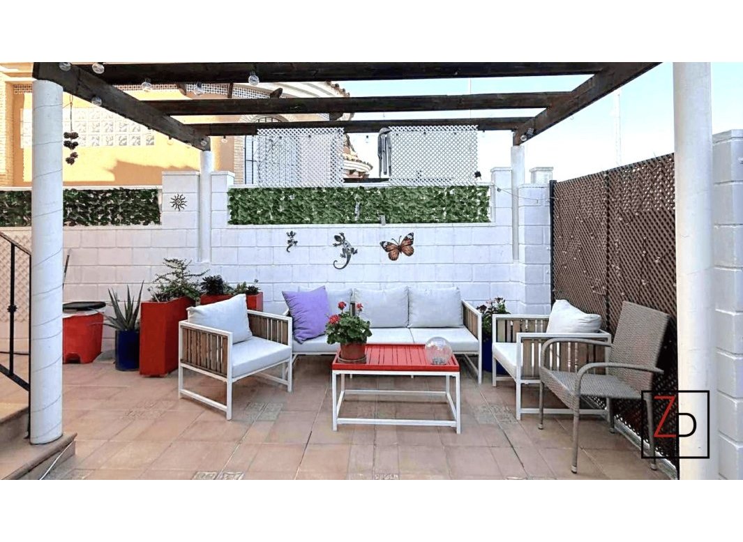 Reventa - Villa -
Los Montesinos - La Herrada