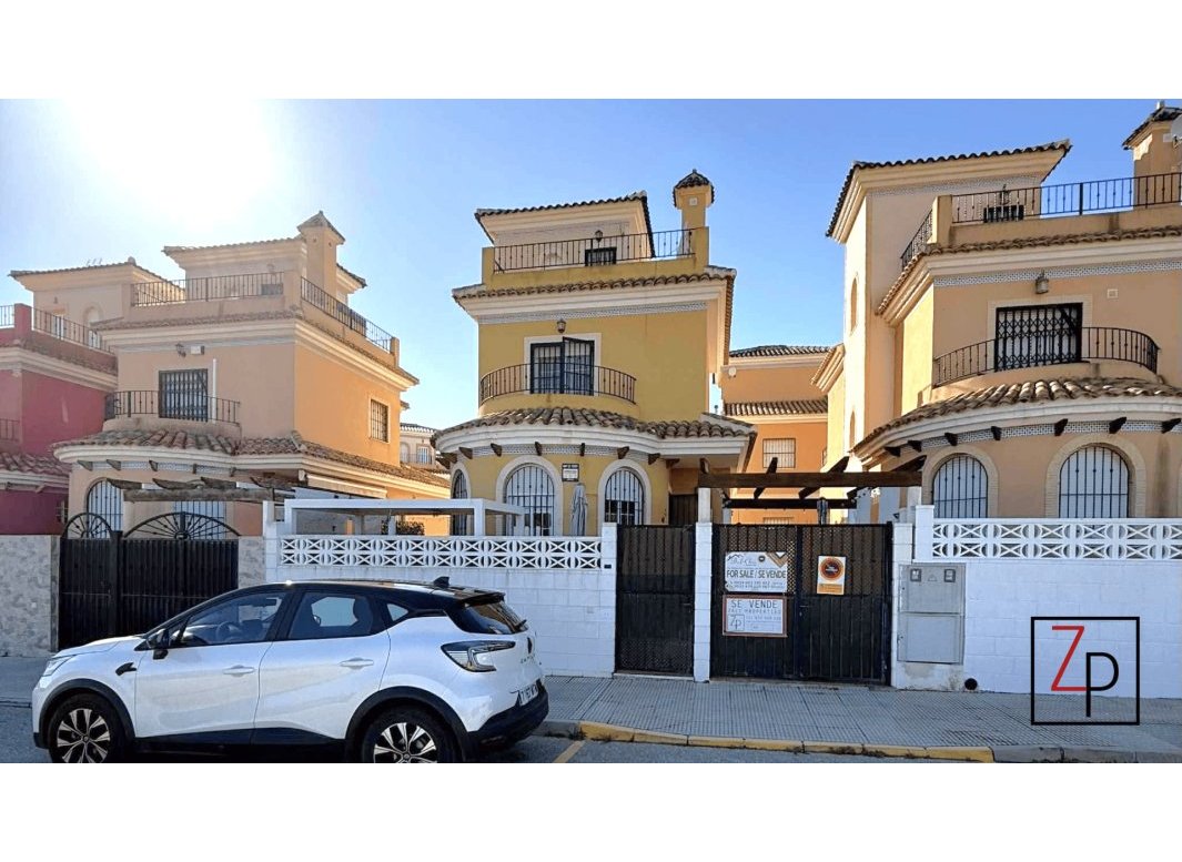 Reventa - Villa -
Los Montesinos - La Herrada