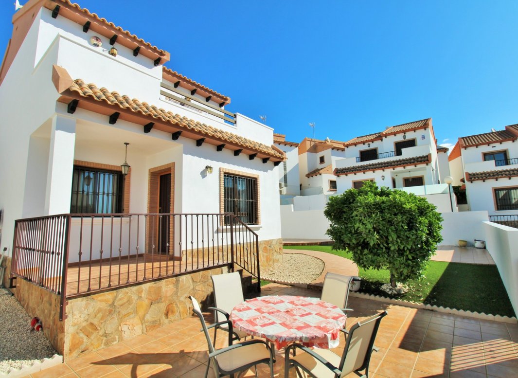 Reventa - Villa -
Villamartín - PAU 8