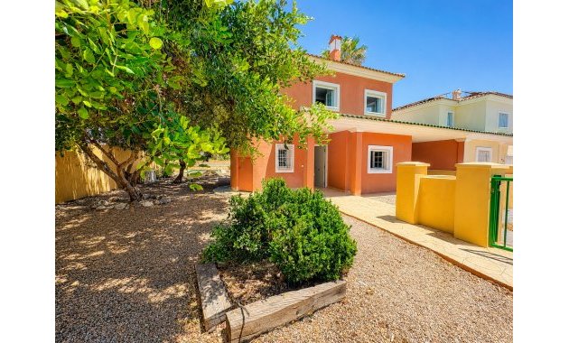 Villa - Resale -
            Altaona Golf and Country Village - MM-71680