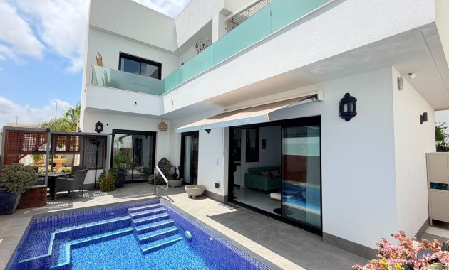 Villa - Resale - Los Montesinos -
                La Herrada