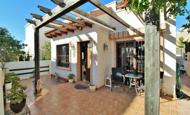 Villa - Resale - Villamartín -
                PAU 8