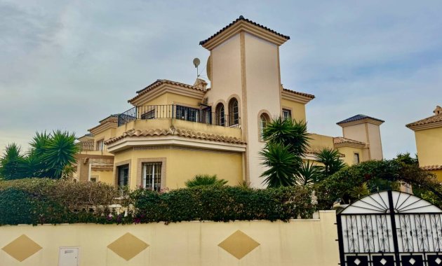 Villa - Reventa - 3409 -
                Lo Crispin