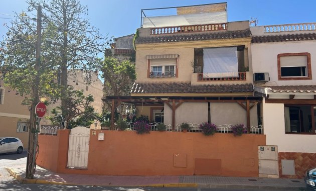 Villa - Reventa - Los Montesinos -
                Los Montesinos