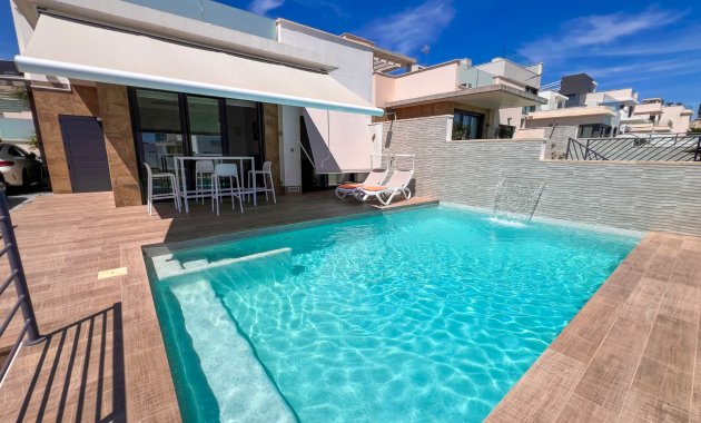 Villa - Reventa - San Miguel de Salinas -
                San Miguel de Salinas