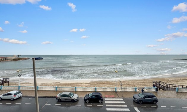 Resale - Apartment  -
Torrevieja - Playa de los Locos