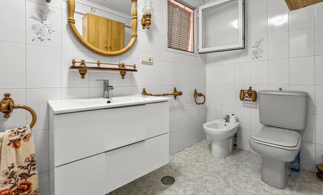 Resale - Apartment  -
Torrevieja - Playa de los Locos