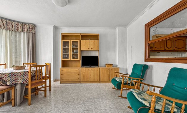 Resale - Apartment  -
Torrevieja - Playa de los Locos
