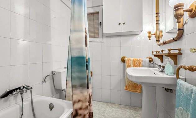 Resale - Apartment  -
Torrevieja - Playa de los Locos