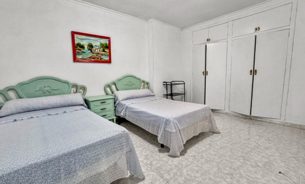 Resale - Apartment  -
Torrevieja - Playa de los Locos