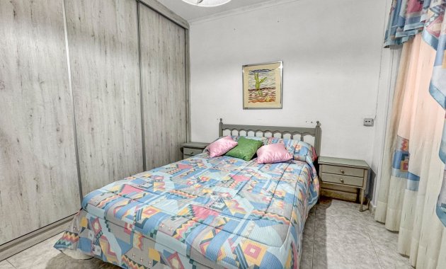 Resale - Apartment  -
Torrevieja - Playa de los Locos
