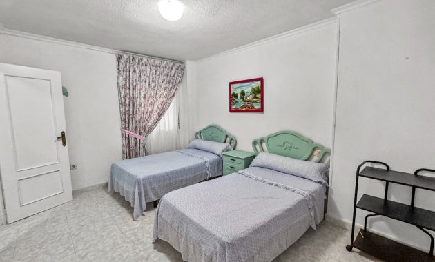 Resale - Apartment  -
Torrevieja - Playa de los Locos