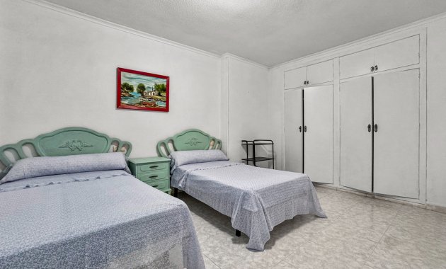 Resale - Apartment  -
Torrevieja - Playa de los Locos