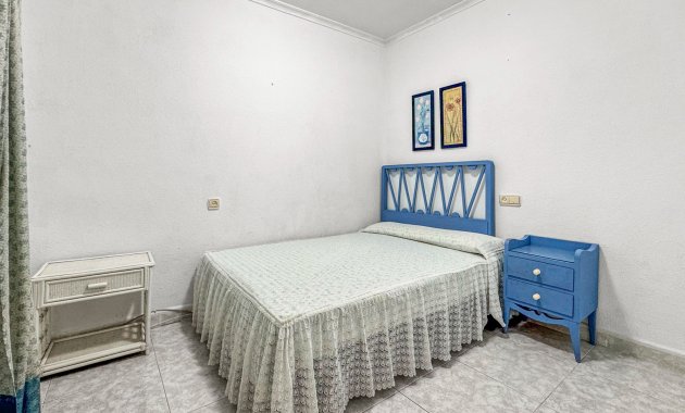 Resale - Apartment  -
Torrevieja - Playa de los Locos