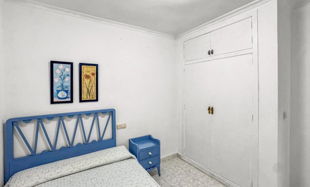Resale - Apartment  -
Torrevieja - Playa de los Locos