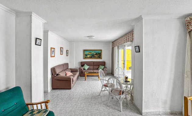 Resale - Apartment  -
Torrevieja - Playa de los Locos
