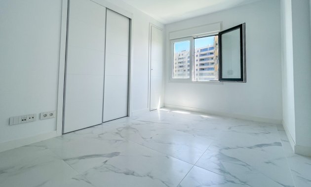Resale - Apartment  -
Orihuela Costa - Punta Prima
