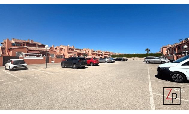 Resale - Apartment  -
Torrevieja - Altos del Sol