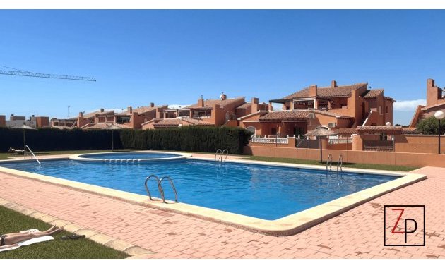 Resale - Apartment  -
Torrevieja - Altos del Sol