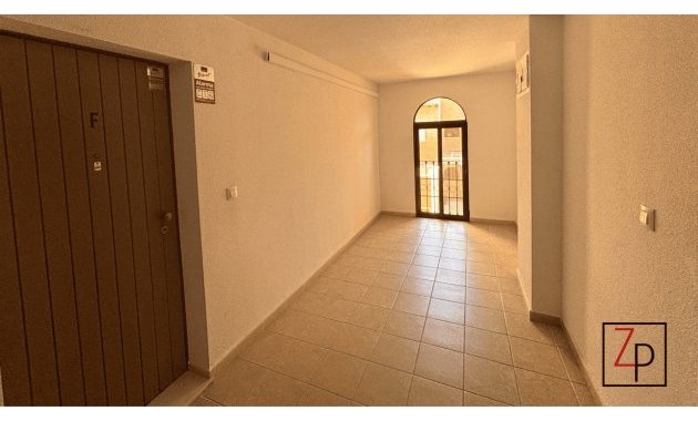 Resale - Apartment  -
Torrevieja - Altos del Sol