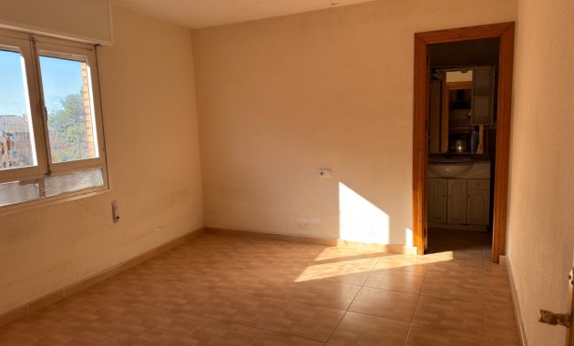 Resale - Apartment / flat -
Torrevieja - Punta Prima